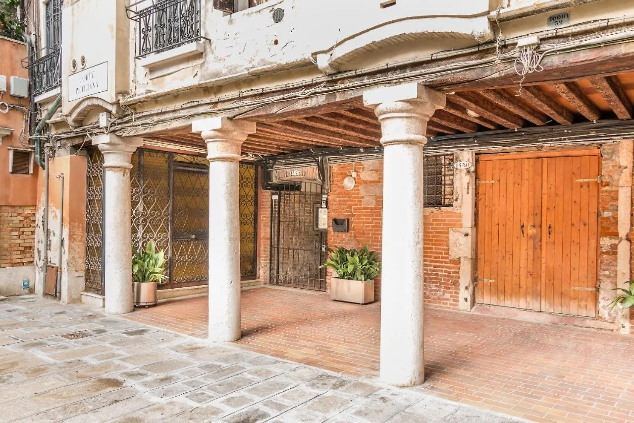 Corte Ca' Petriana Next To @Camposanpolo Apartment Venice