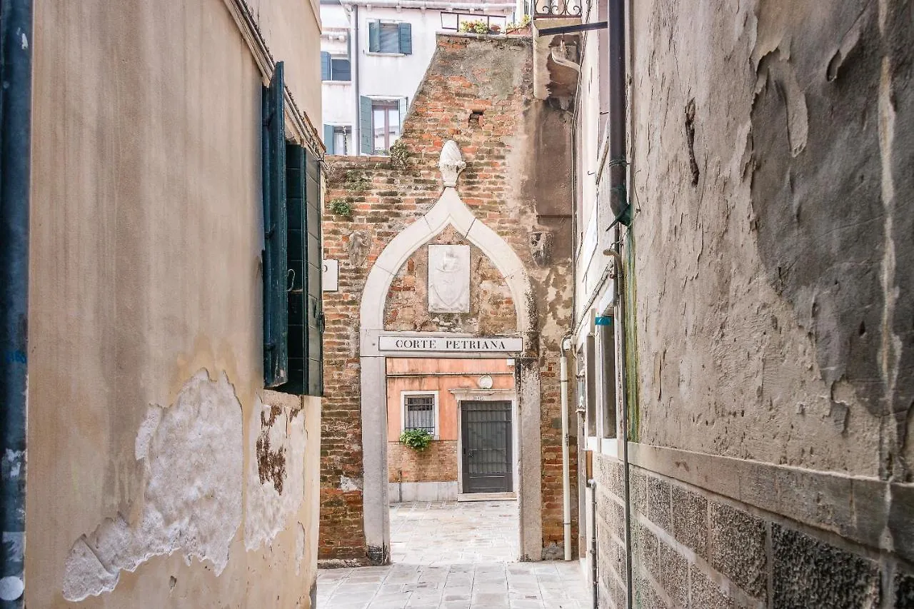 Corte Ca' Petriana Next To @Camposanpolo Apartment Venice